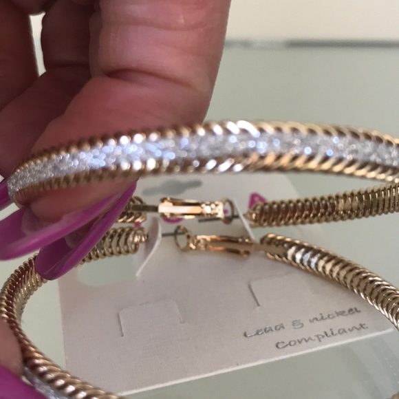 💎Crushed Crystal Ribbed Hoop Earrings 💎 - Picture 5 of 6